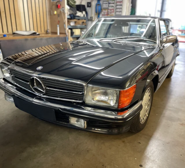 •Werbung•
_____________________________________________

Einmal neues Verdeck - wieder für einen 107er Mercedes 🖤🩶

#mercedesw107 #mercedesbenzw107 #mercedesbenzsl #mercedesbenzinterior #mercedessl #neuesverdeck #sonnenlandstoff #classiccar #classiccars #oldtimer #youngtimer #carinterior #carupholstery #upholstery #handmade #handwerk #leather #leatherwork #lederausstattung #leder #nappaleder #autosattlerei #fahrzeugsattlerei #bpautosattlerei #bpautosattlereigmbh #eching