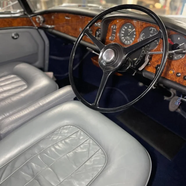 •Werbung•
_____________________________________________

Nachher - Vorher

Und noch ein paar Fotos vom Rolls Royce und dem neuen edlen Teppich 💙🩶

#rollsroyce #rollsroycesilvercloud #silvercloud3 #silvercloudIII #silvercloudrollsroyce #neuerteppich #classiccar #classiccars #oldtimer #youngtimer #carinterior #carupholstery #upholstery #handmade #handwerk #leather #leatherwork #lederausstattung #leder #nappaleder #autosattlerei #fahrzeugsattlerei #bpautosattlerei #bpautosattlereigmbh #eching