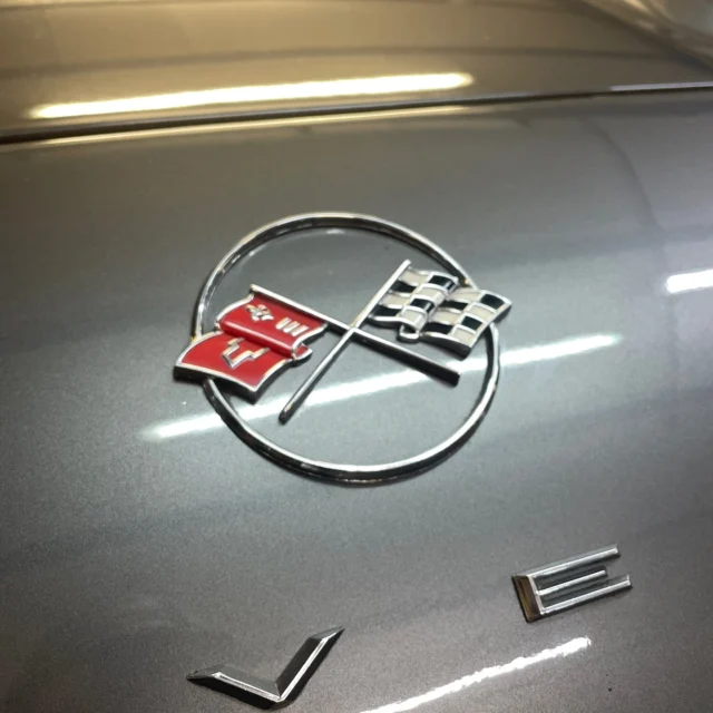 •Werbung•
_____________________________________________

Vor zwei Jahren hatten wir schon mal eine Corvette Stingray hier für ein neues Verdeck und diese Woche war es an der Zeit für eine C1/C2 ein neues Verdeck zu montieren 🤩😎
Nun kann sie eingewintert werden 😴

Das alte PVC Verdeck in weiß hat dem Kunden nicht mehr gefallen und die Entscheidung fiel auf ein schwarzes Stoffverdeck 🖤🩶

#corvette #corvettestingray #corvettec1 #corvettec2 #corvetteinterior #corvettestingrayconvertible #stingray #neuesverdeck #sonnenlandstoff #oldtimer #youngtimer #carinterior #carupholstery #upholstery #handmade #handwerk #leather #leatherwork #lederausstattung #leder #nappaleder #autosattlerei #fahrzeugsattlerei #bpautosattlerei #bpautosattlereigmbh