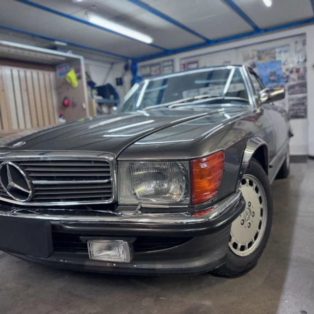 •Werbung•
_____________________________________________

Neues Jahr - neues Verdeck 🥰🖤🩶
Da hoffen wir nur, dass der Frühling auch wieder bald da ist 😁

#mercedesw107 #mercedesbenzw107 #mercedesbenzsl #mercedesbenzinterior #mercedessl #neuesverdeck #sonnenlandstoff #classiccar #classiccars #oldtimer #youngtimer #carinterior #carupholstery #upholstery #handmade #handwerk #leather #leatherwork #lederausstattung #leder #nappaleder #autosattlerei #fahrzeugsattlerei #bpautosattlerei #bpautosattlereigmbh #eching
